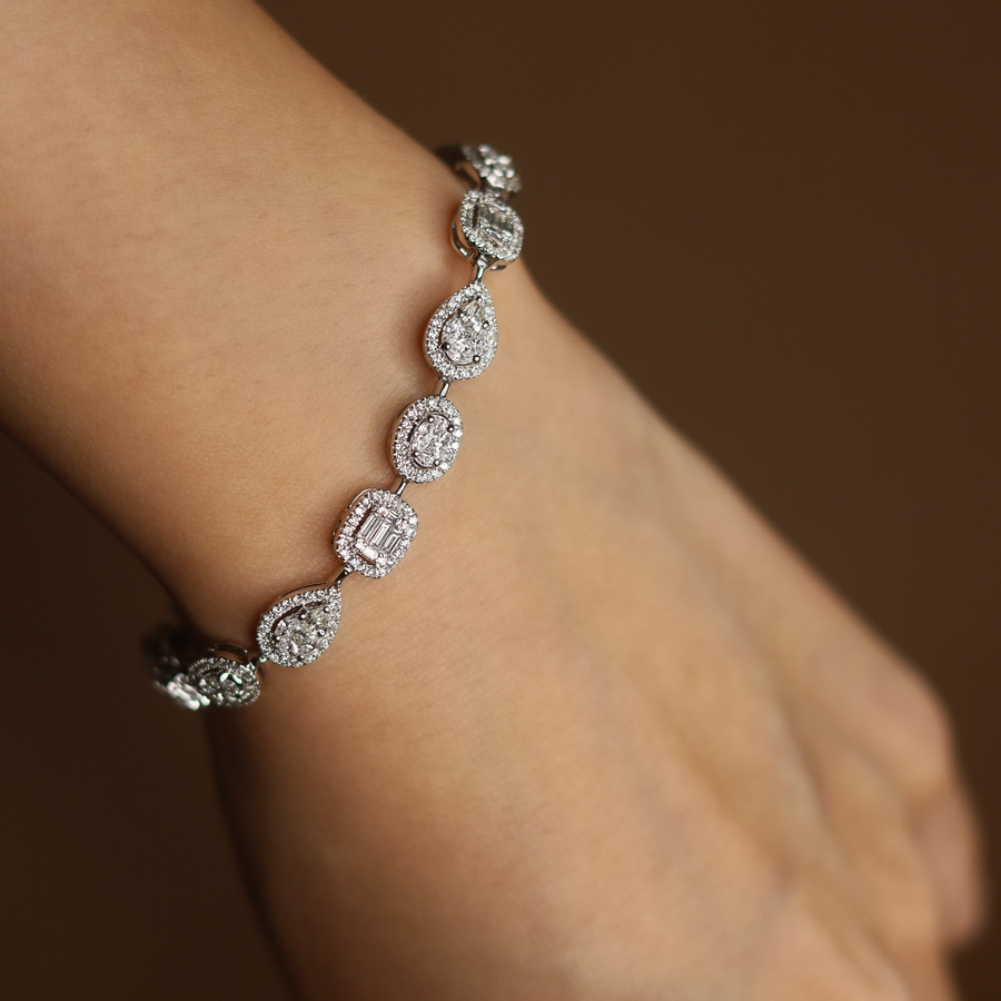 Silver bracelet with diamond like stones